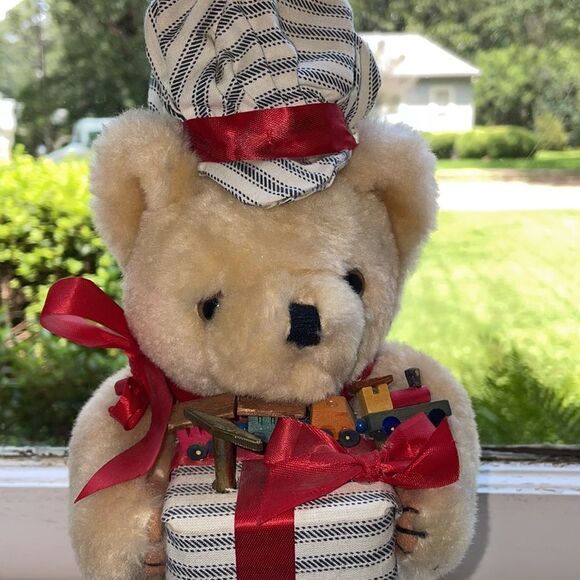 Vintage tan railroad engineer Teddy Bear with wooden train & music box - Picture 3 of 6